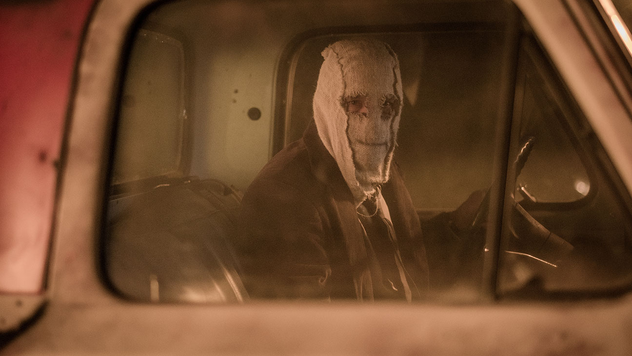 Strangers Prey At Night masked in car