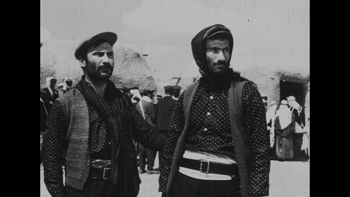 Yilmaz Güney and villager in Lütfi Akad's Law of the Border