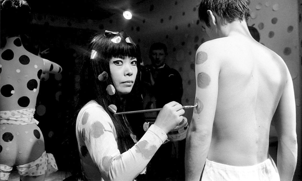 Kusama: Infinity nude polka dots