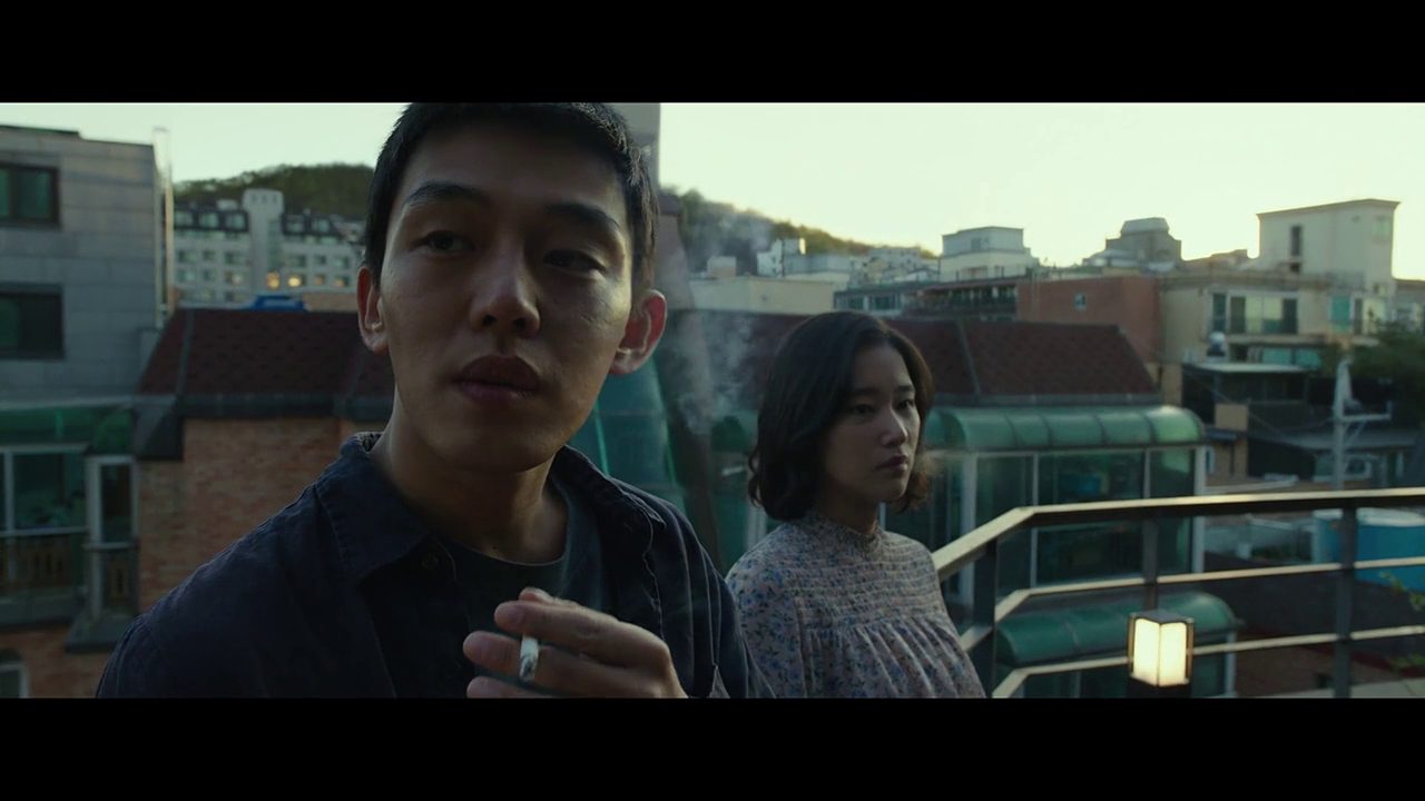 Jong-su (Ah-In Yoo) and Hae-mi (Jong-seo Jeon) in Chang-dong Lee's Burning